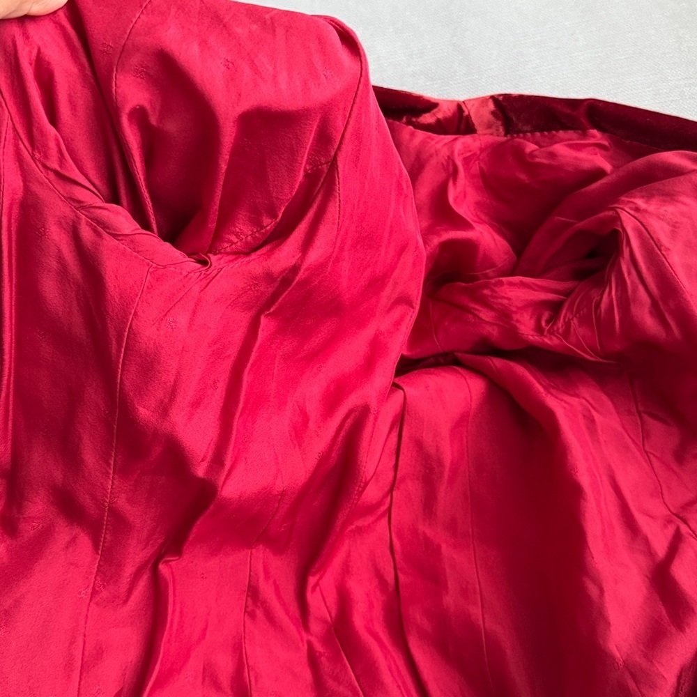 Chanel Vintage Runaway 1993 CC Buttons Single Breasted Coat Burgundy Velvet - Picture 12 of 17